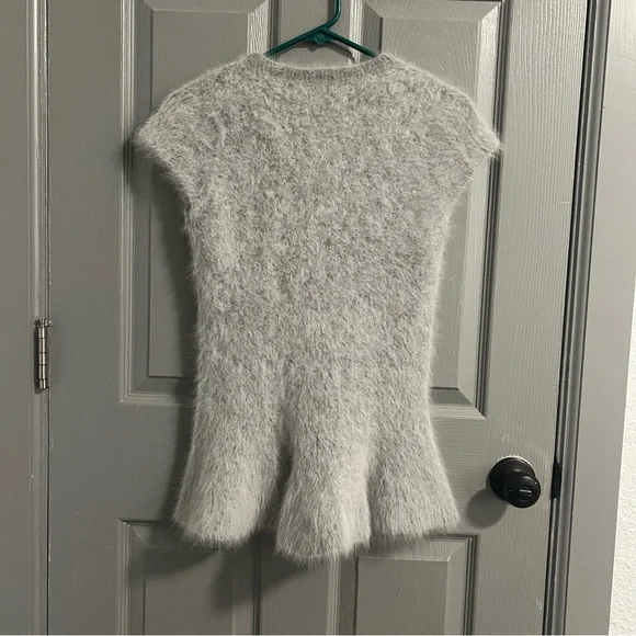 Line Knitwear Fuzzy Gray Blouse - Picture 5 of 6